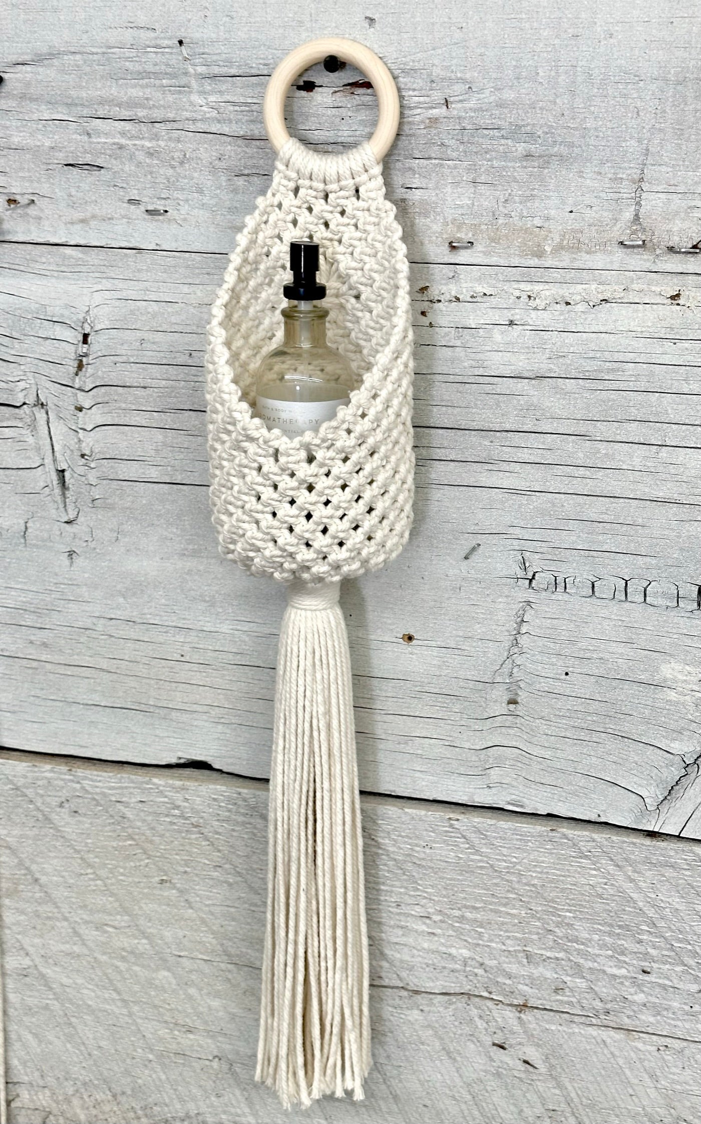 Macrame storage pouch perfect for bathroom toiletries, perfume and more! Made with cotton cord, and available in a variety of colors. Handmade item. 