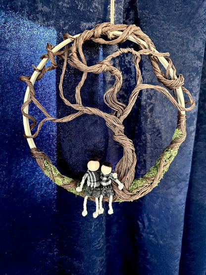 Middle Tree of life family portrait wall hang, custom dolls, custom scene, wire tree, dried flowers, moss, family, gift, customizable, wood