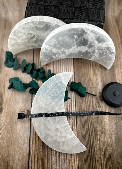 Raw Selenite crescent Moon plate crystal charging plate for gemstones wedding gift jewelry candle holder decor key plate entry way teacher