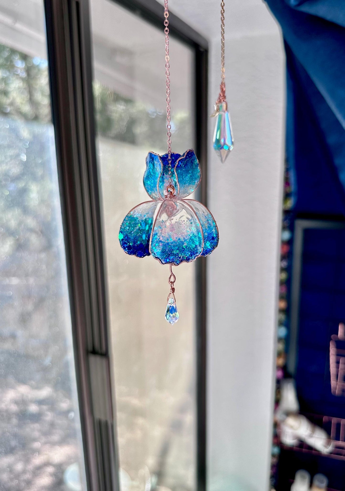 Rear view mirror Ocean Blue Ombre car Window sun catcher mini Copper wire and epoxy Iris flower dangle crystal rainbow prisms gift teacher