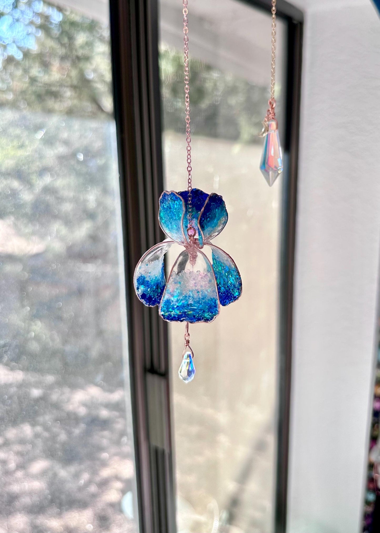 Rear view mirror Ocean Blue Ombre car Window sun catcher mini Copper wire and epoxy Iris flower dangle crystal rainbow prisms gift teacher